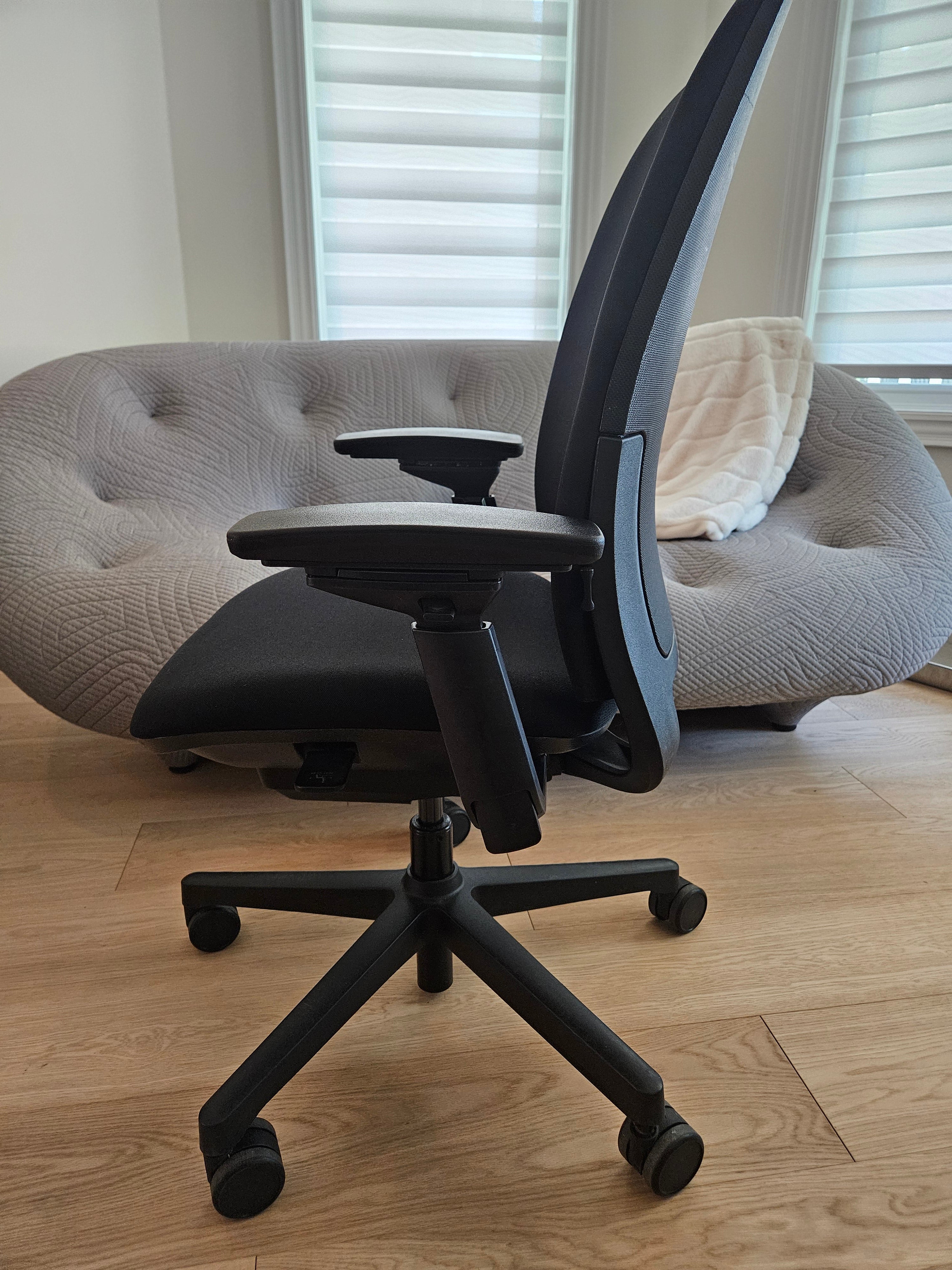 Refurbished Steelcase Amia — Toronto Pickup + GTA Delivery | Greener Postures