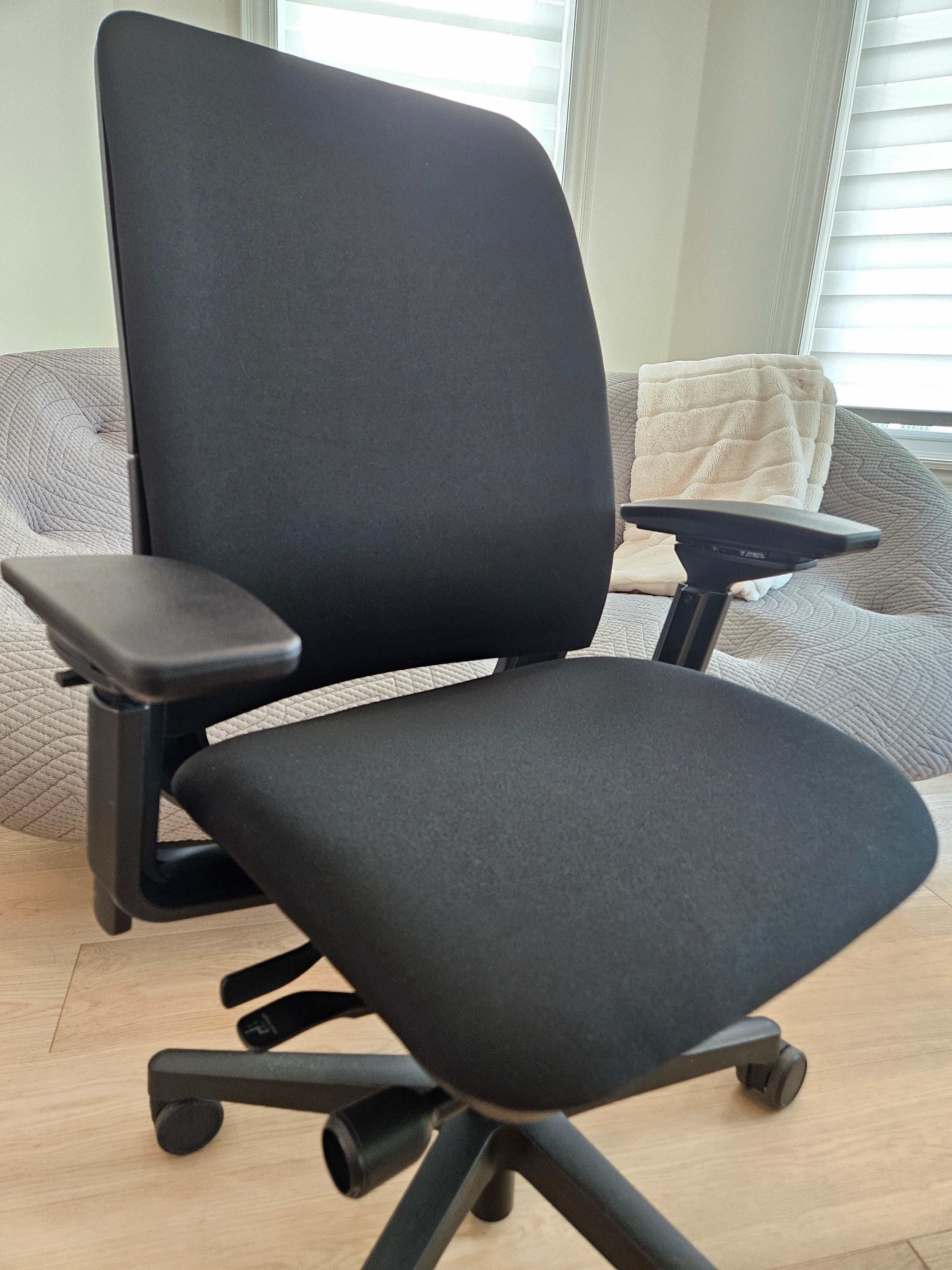 Refurbished Steelcase Amia — Toronto Pickup + GTA Delivery | Greener Postures